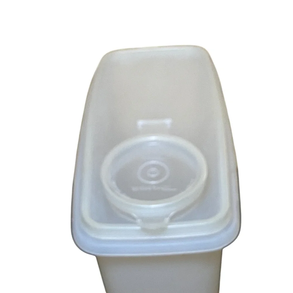 Tupperware Vintage Cereal Keeper Super Sheer White Pour Spout Lid